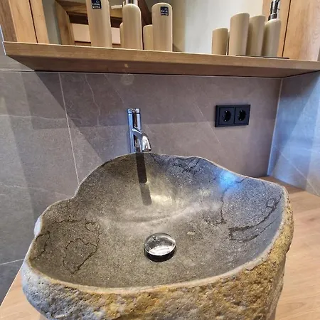 Holzgauerin アパート