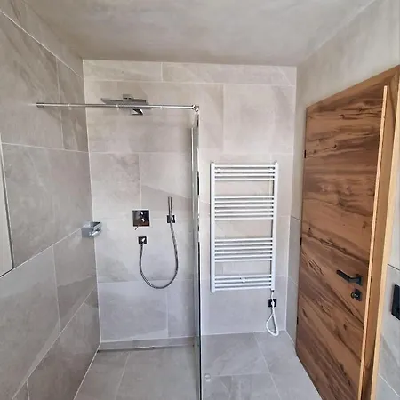 شقة Holzgauerin