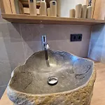 Holzgauerin 아파트